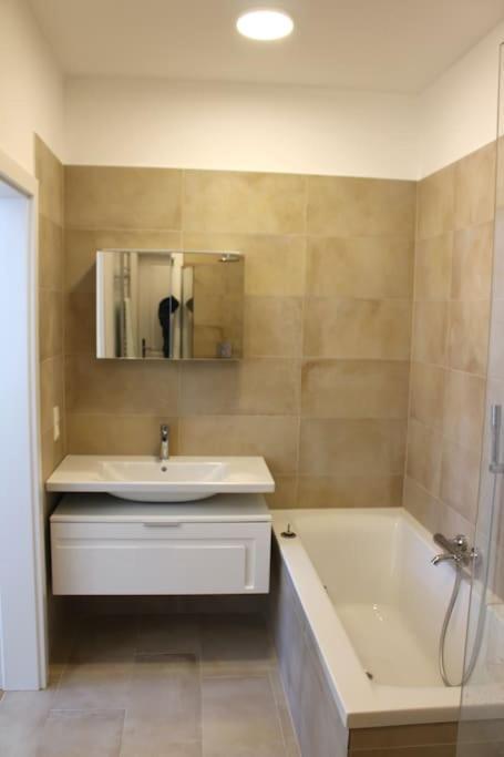 Paraderma Apartment Im Zentrum Baden Bei Wien Ngoại thất bức ảnh